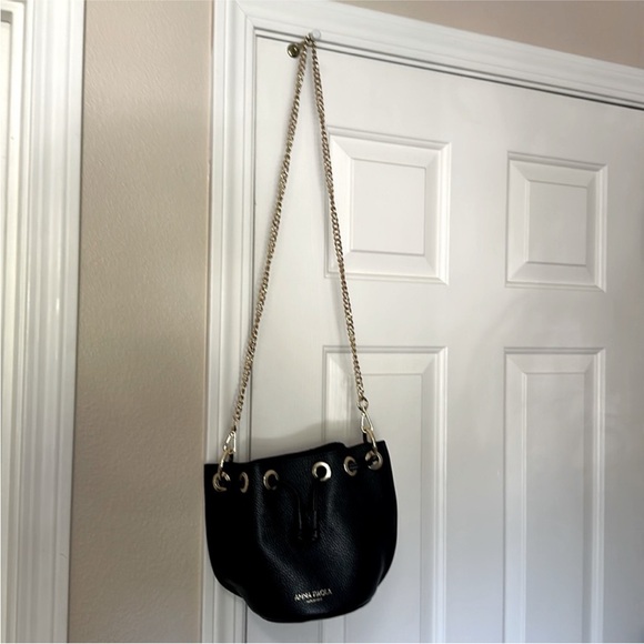ANNA PAOLA Top Handle Crossbody Drawstring Leather Bucket Bag With Gold Chain - Picture 2 of 5